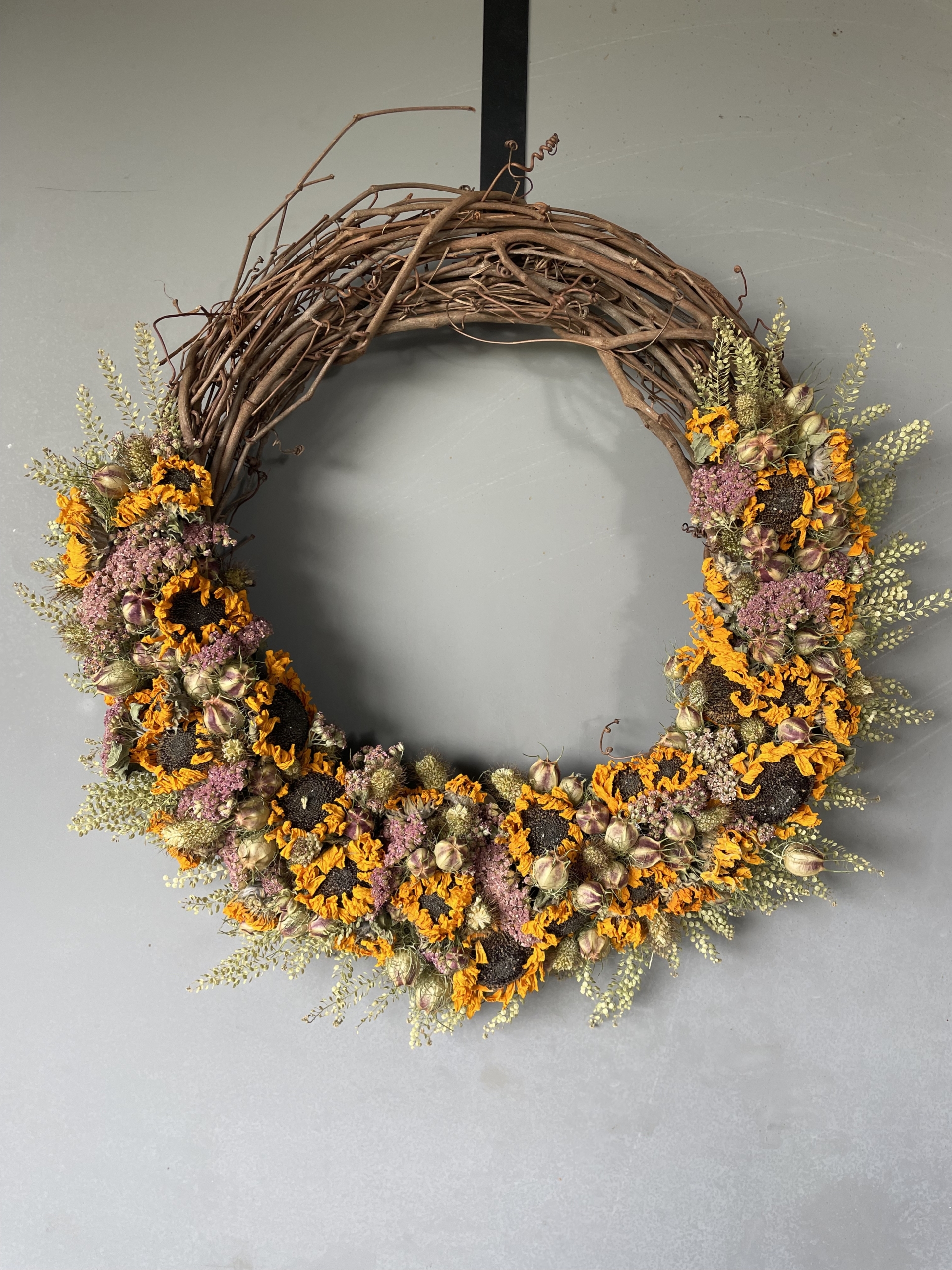 dried wreath, dried flowers, sunflower wreath