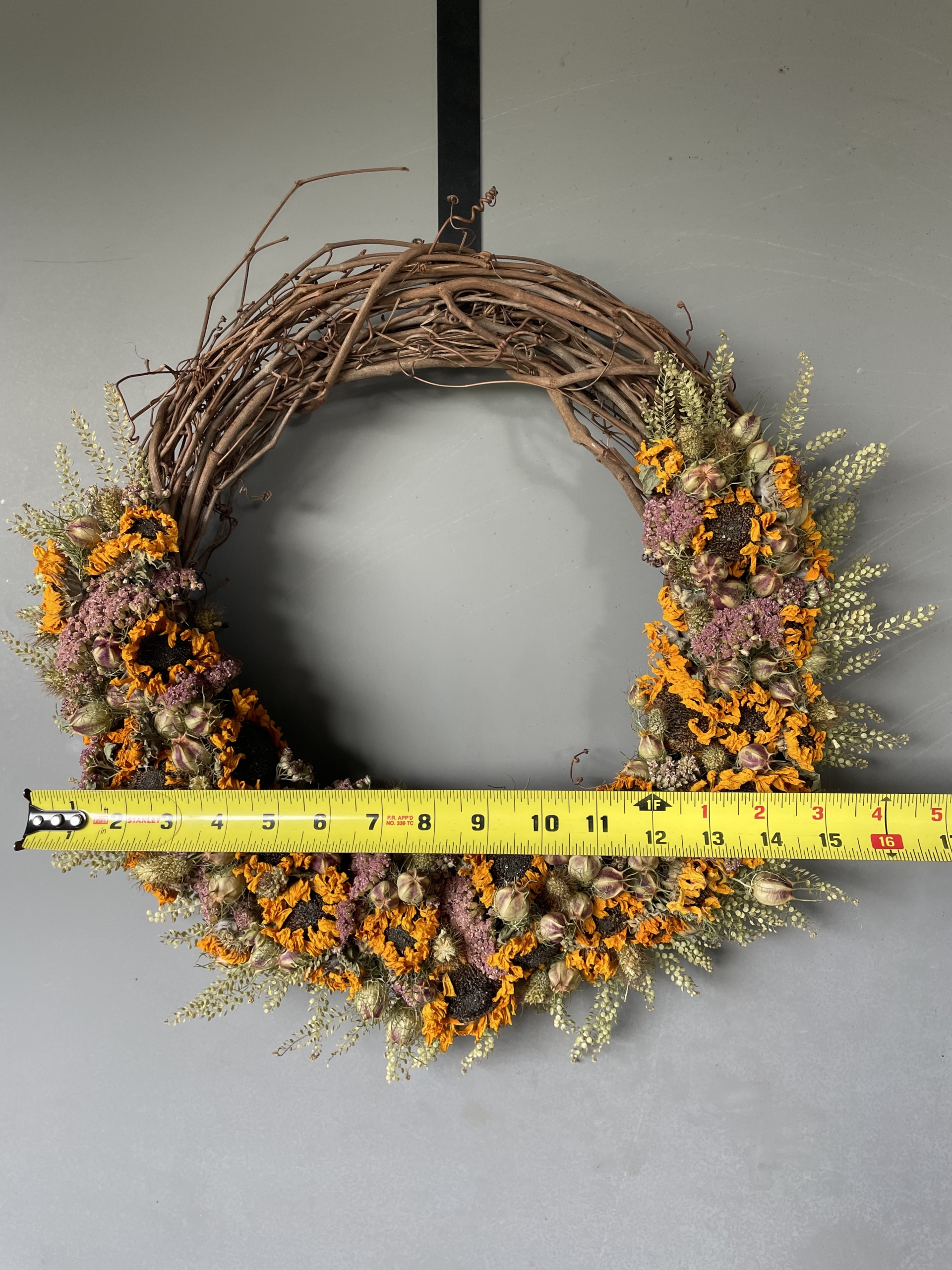 dried wreath, dried flowers, sunflower wreath